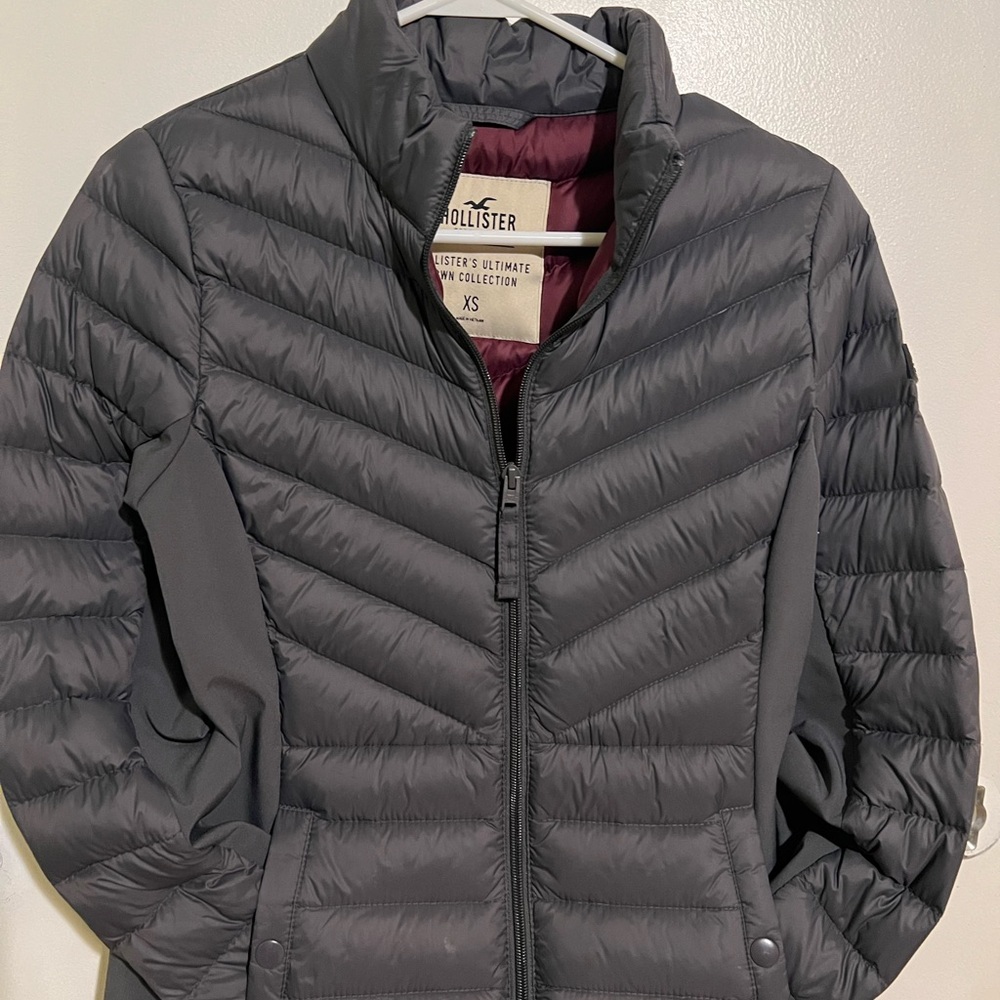 beautiful jacket from the hollister brand, gray color in size xs